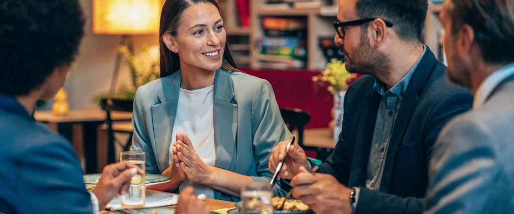 Czy obiad przedsiębiorcy w restauracji może być kosztem firmy?