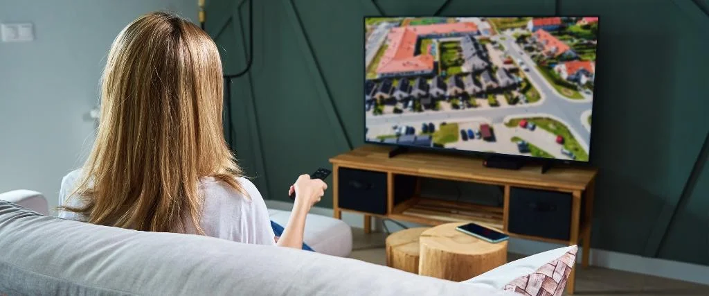 Telewizor i konsola w domu jako koszt firmowy – co mówią interpretacje podatkowe?
